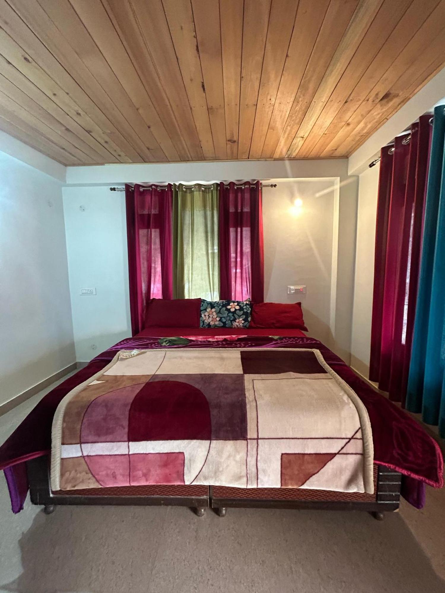 New Brahma Cafe Guest House Kalgha Екстериор снимка