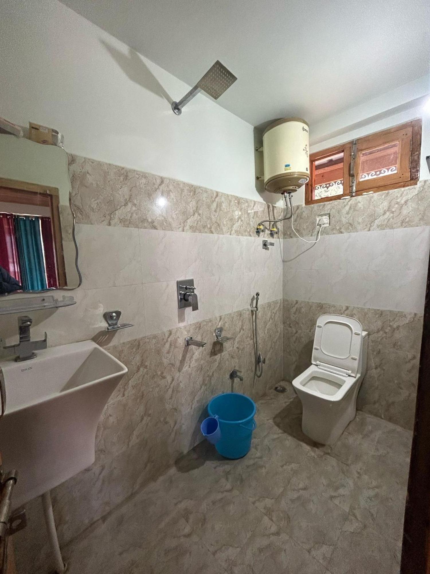 New Brahma Cafe Guest House Kalgha Екстериор снимка