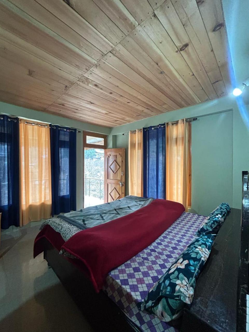 New Brahma Cafe Guest House Kalgha Екстериор снимка