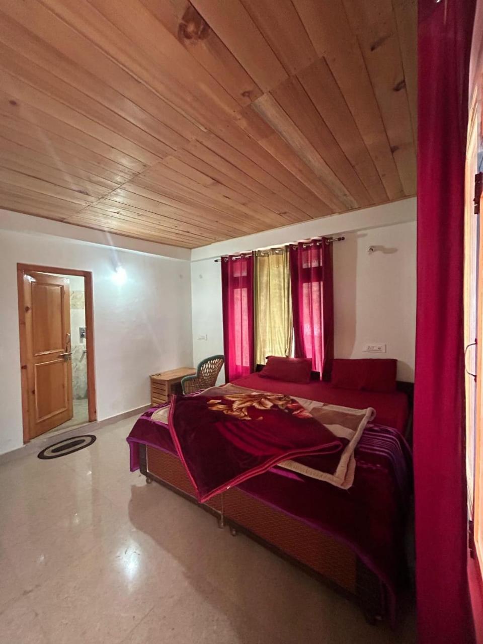 New Brahma Cafe Guest House Kalgha Екстериор снимка