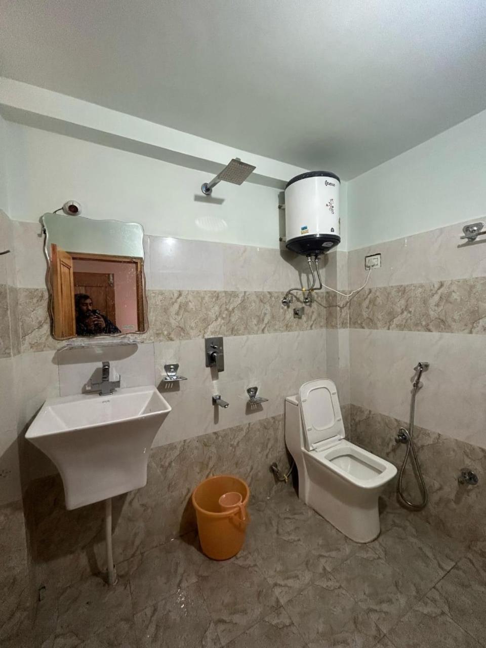 New Brahma Cafe Guest House Kalgha Екстериор снимка