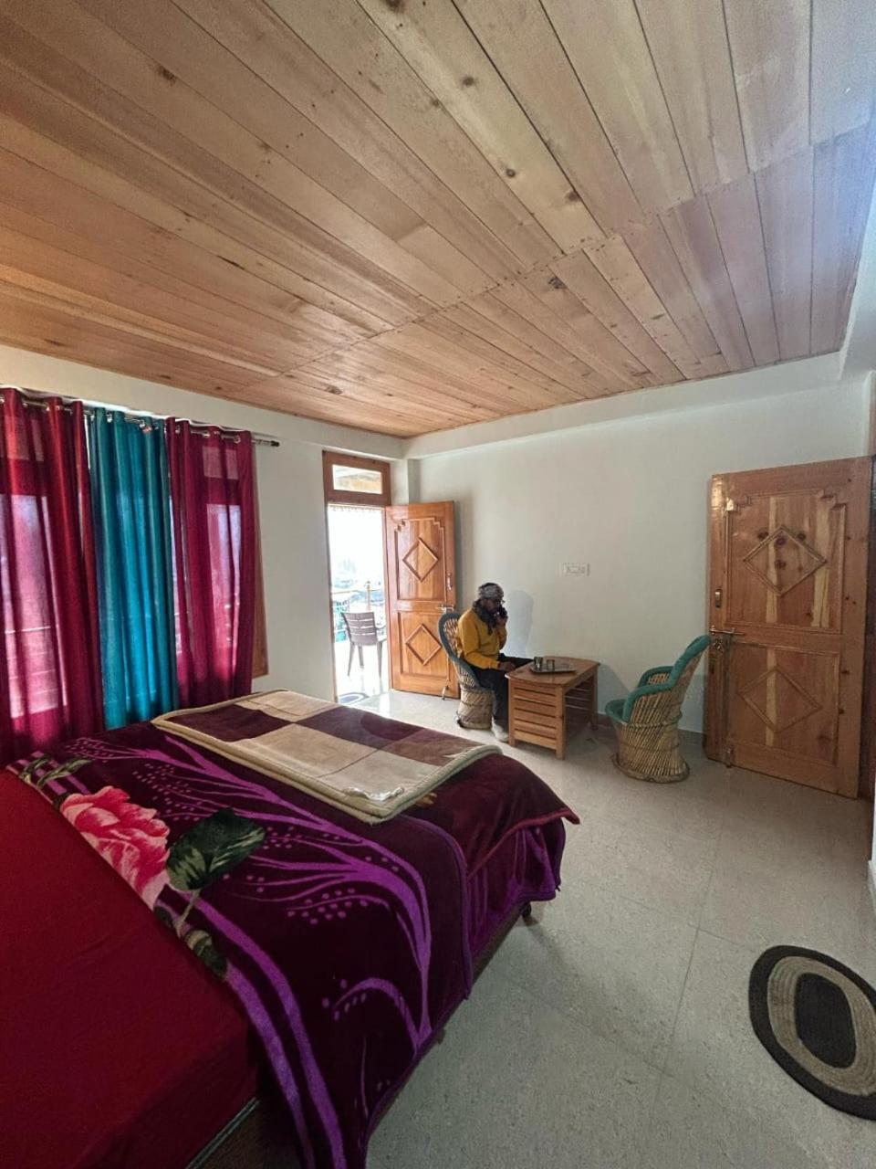 New Brahma Cafe Guest House Kalgha Стая снимка
